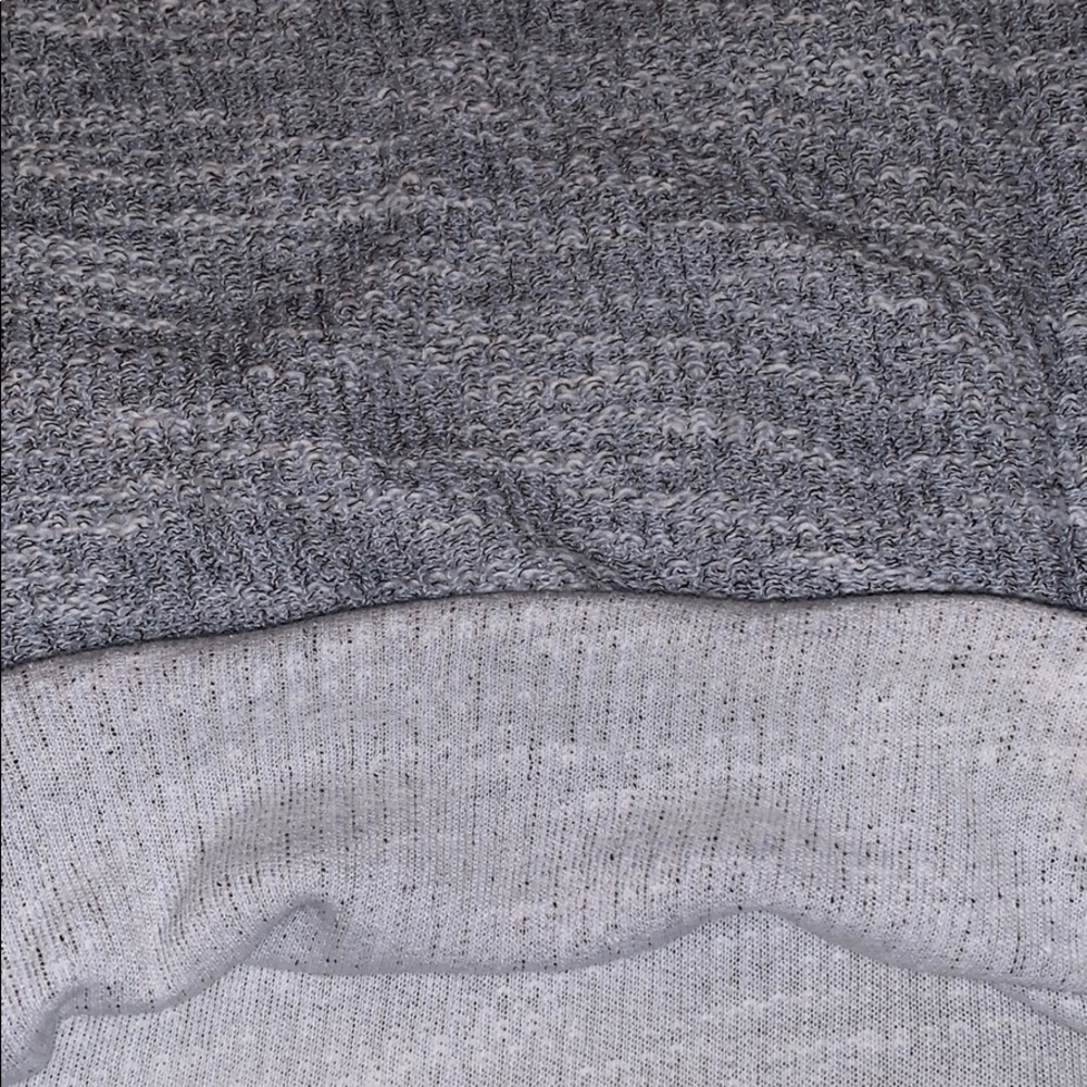 Simple Sweater - Picture 7 of 7
